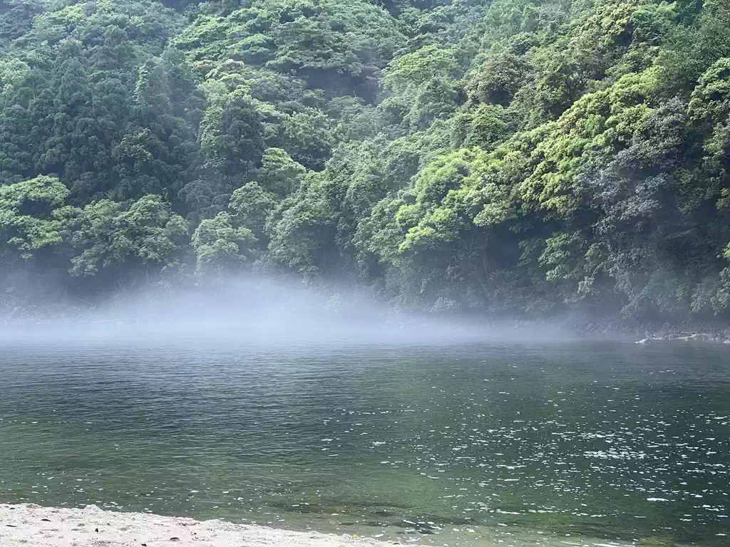 まれに川霧も発生します