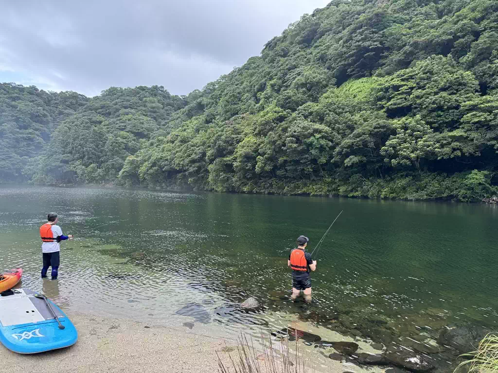 上陸して釣りにチャレンジしよう